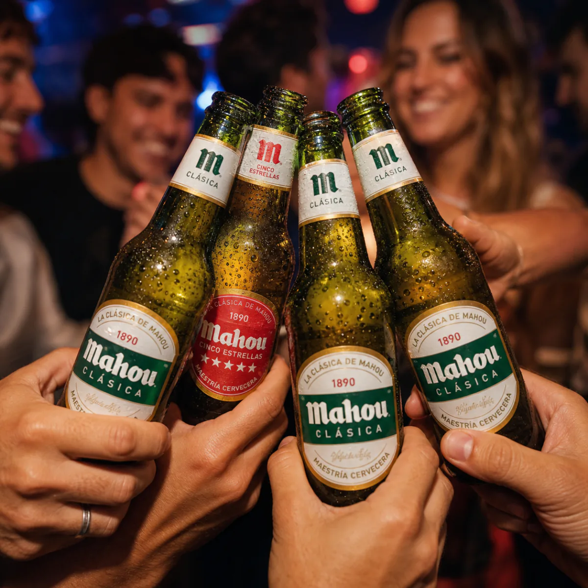 Amigos celebrando